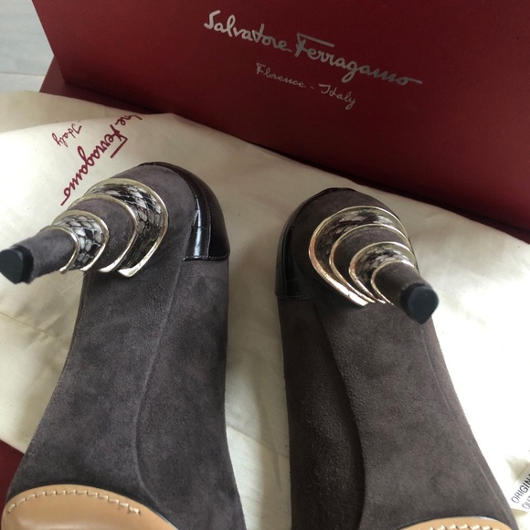 Ferragamo Suede Pump python embossed Heel - Picture 7 of 8